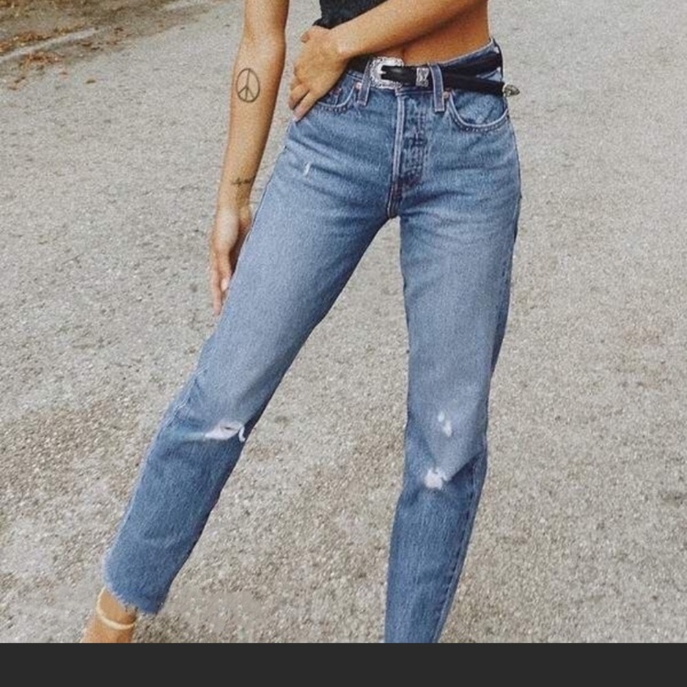 Levi’s wedgie fit straight NWT 27